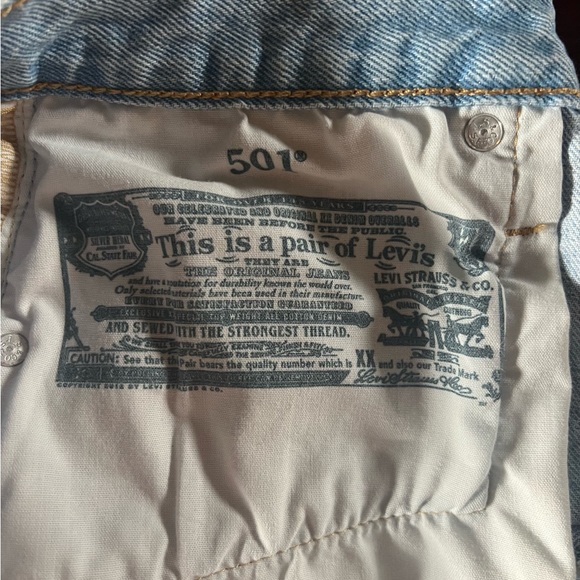 Levi’s Jean Shorts - Picture 4 of 6